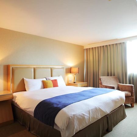 Jin Hua Hotel Луодонг Екстериор снимка