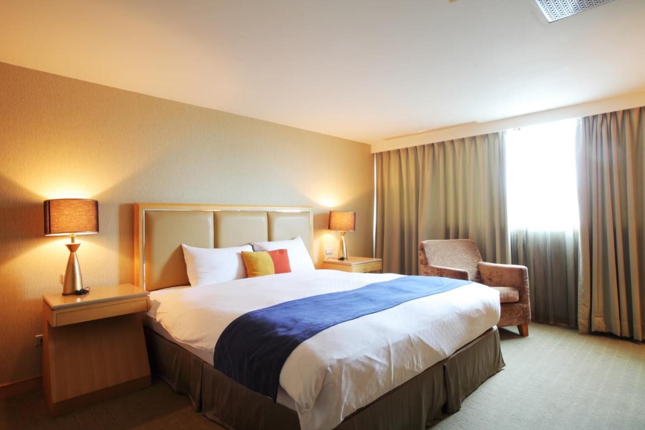 Jin Hua Hotel Луодонг Екстериор снимка