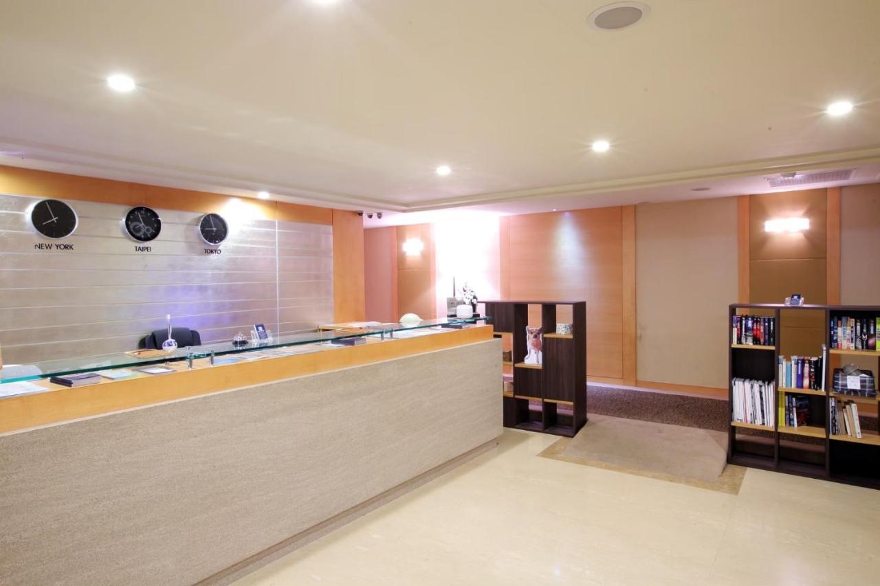 Jin Hua Hotel Луодонг Екстериор снимка