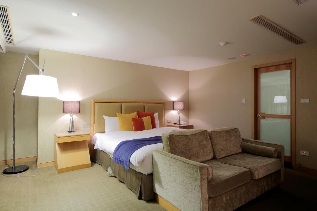 Jin Hua Hotel Луодонг Екстериор снимка