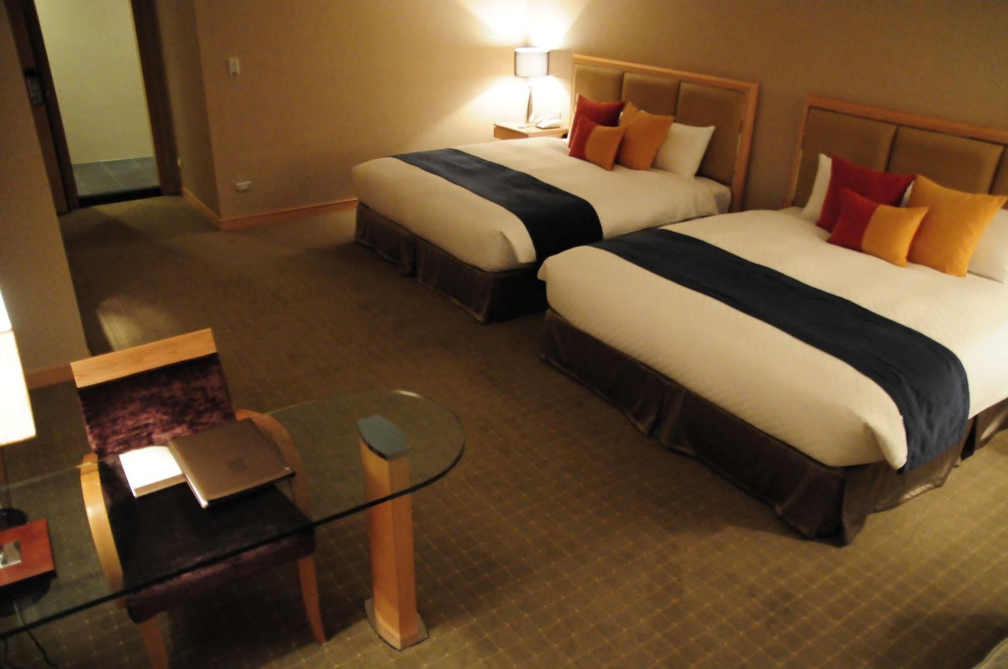 Jin Hua Hotel Луодонг Екстериор снимка