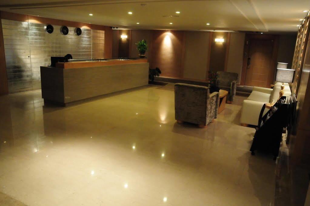 Jin Hua Hotel Луодонг Екстериор снимка