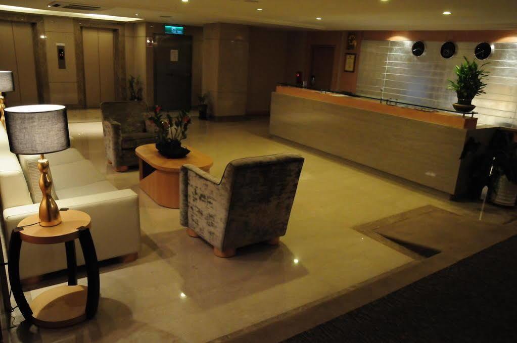 Jin Hua Hotel Луодонг Екстериор снимка