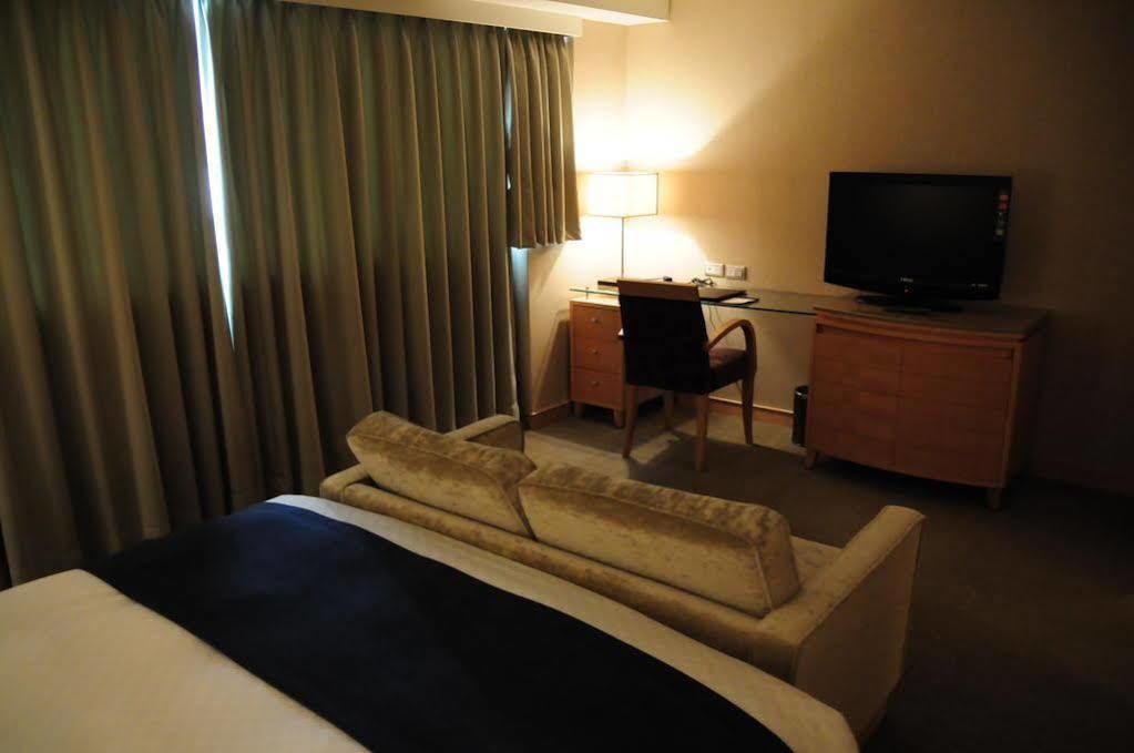 Jin Hua Hotel Луодонг Екстериор снимка