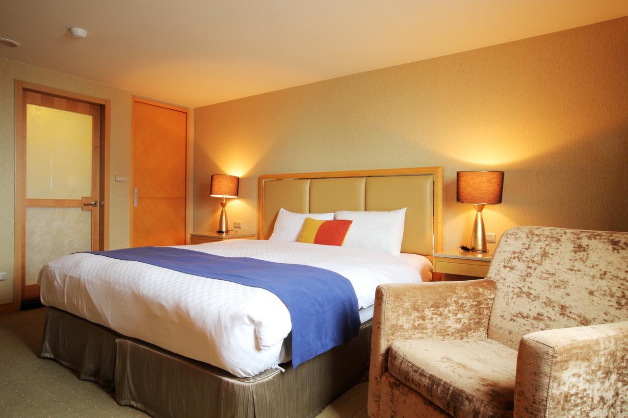 Jin Hua Hotel Луодонг Екстериор снимка