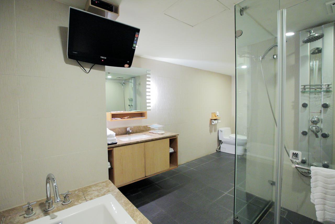 Jin Hua Hotel Луодонг Екстериор снимка