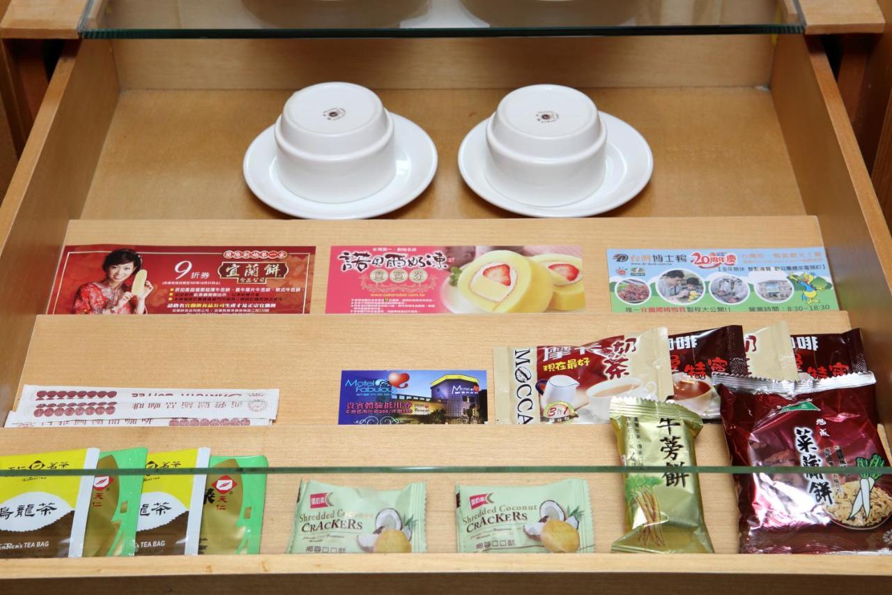 Jin Hua Hotel Луодонг Екстериор снимка