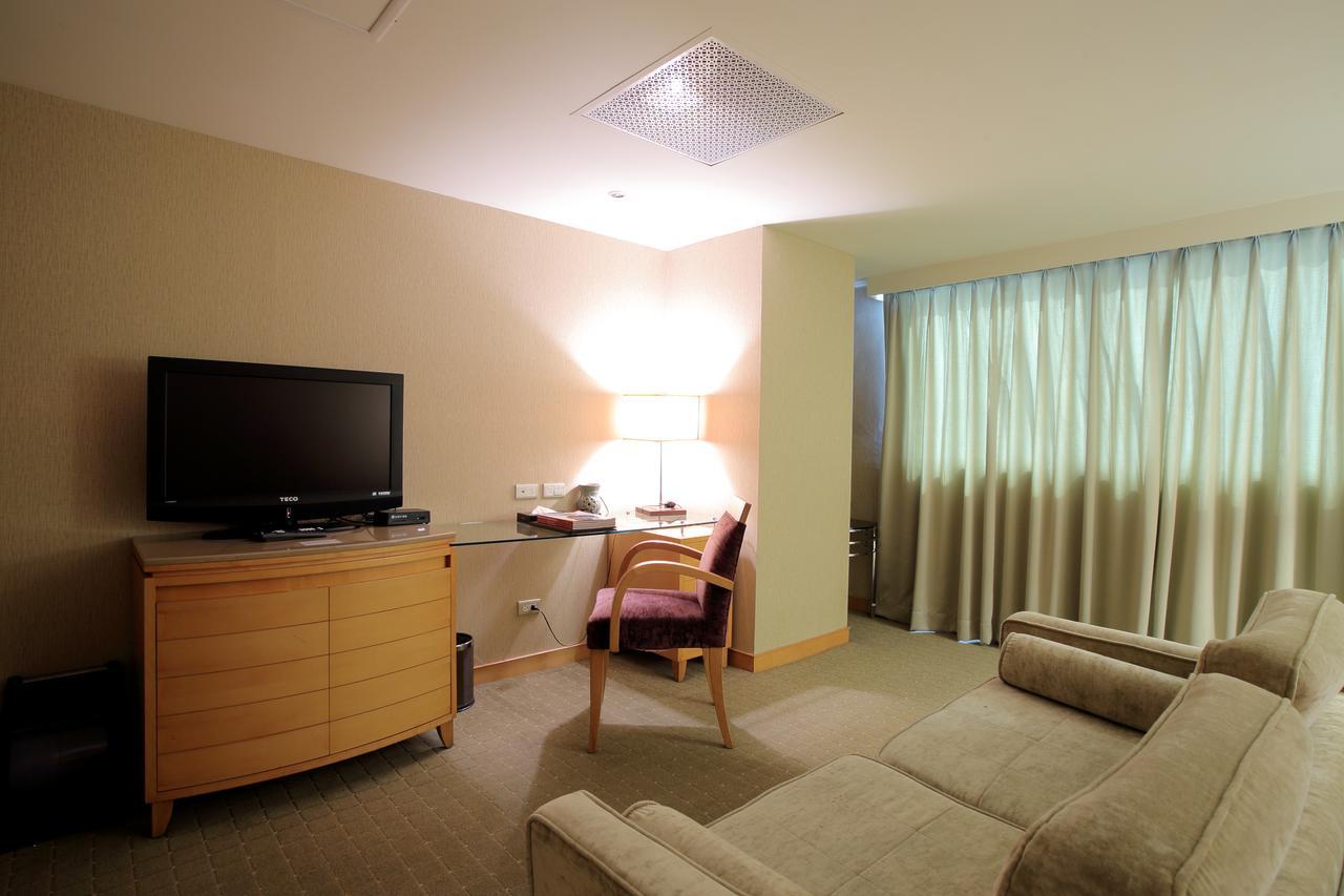 Jin Hua Hotel Луодонг Екстериор снимка