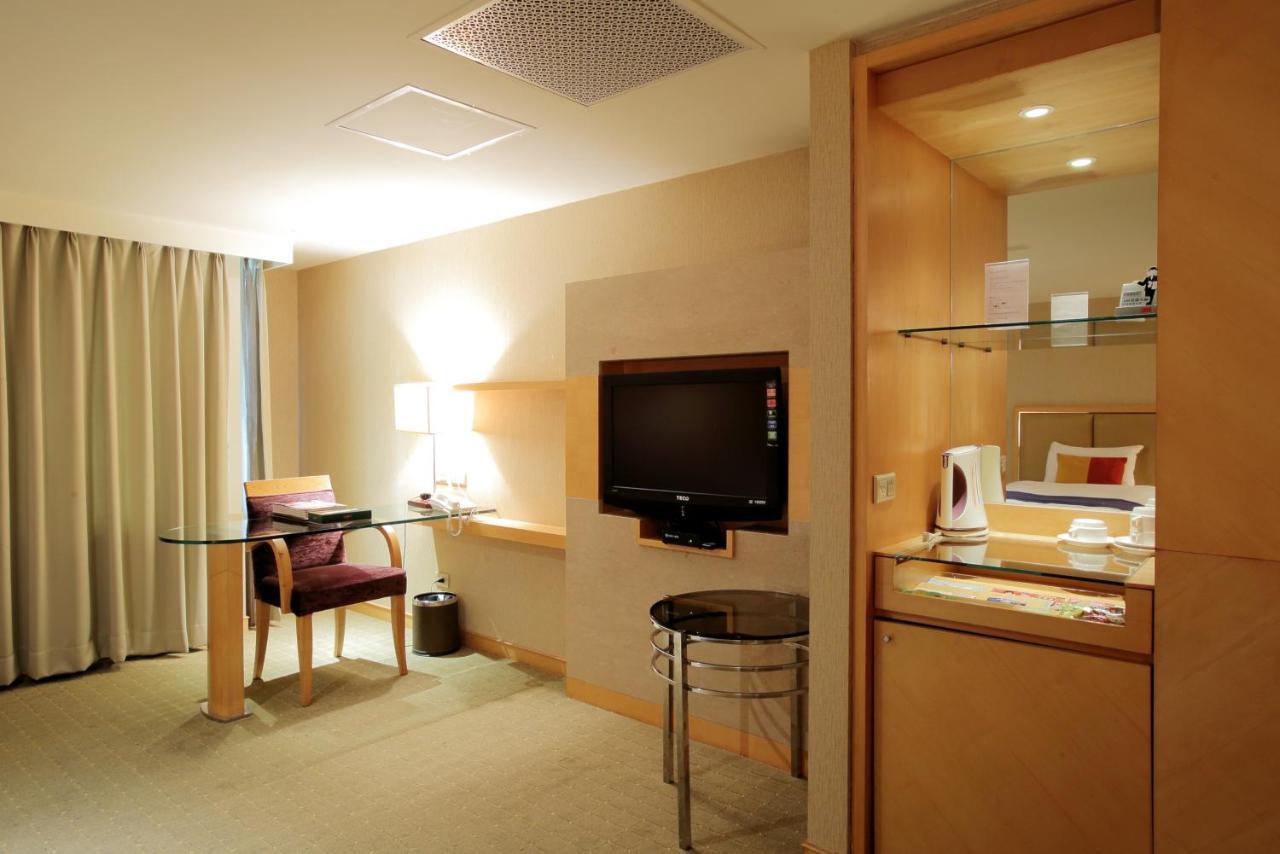 Jin Hua Hotel Луодонг Екстериор снимка